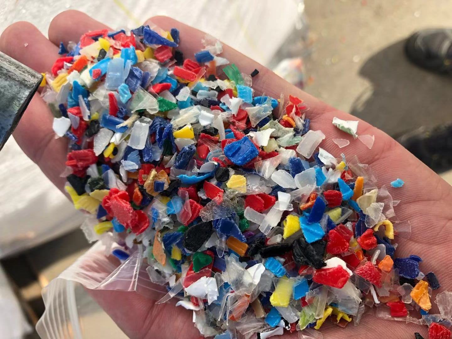 HDPE cap shredded